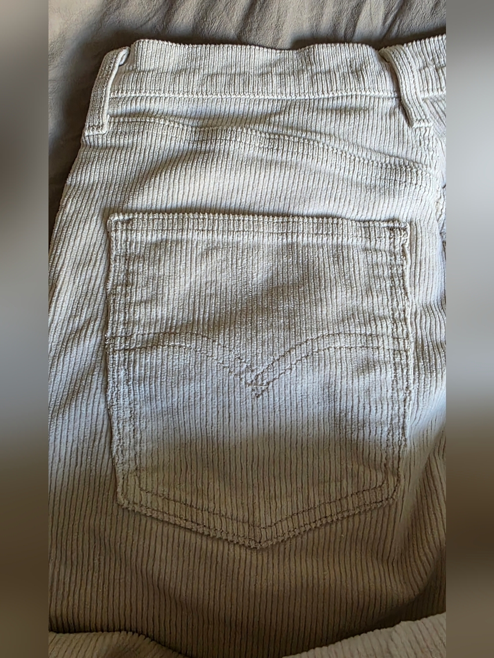 Levi's 70's high rise flare cord jeans in Sandshell 29W - Picture 15 of 15